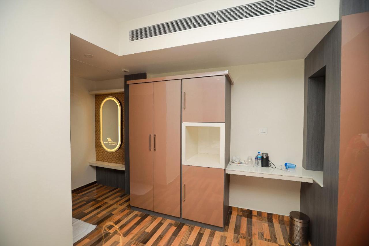 Sree Bharat Residency Hotel Alāndurai Exterior photo