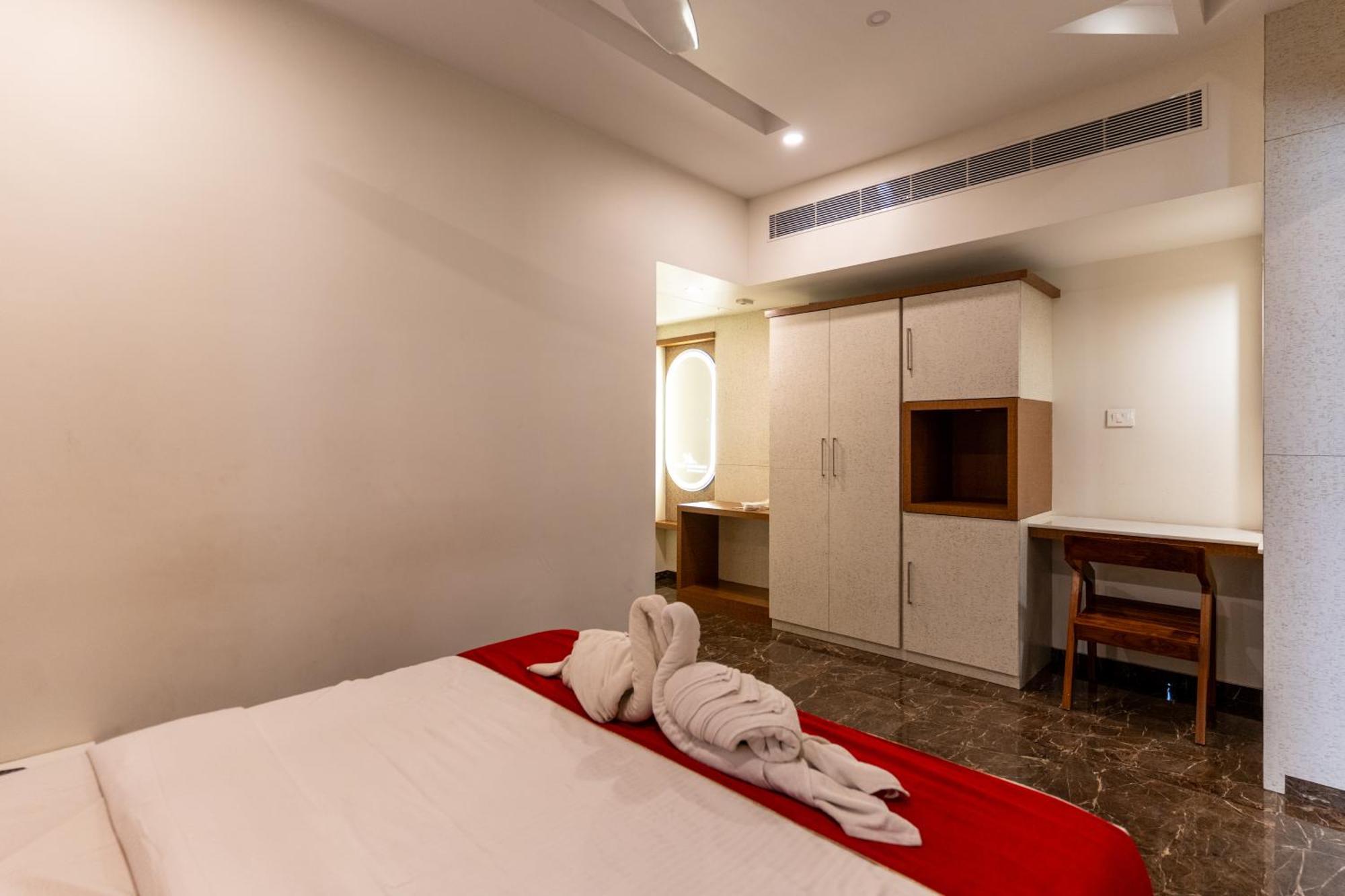 Sree Bharat Residency Hotel Alāndurai Exterior photo