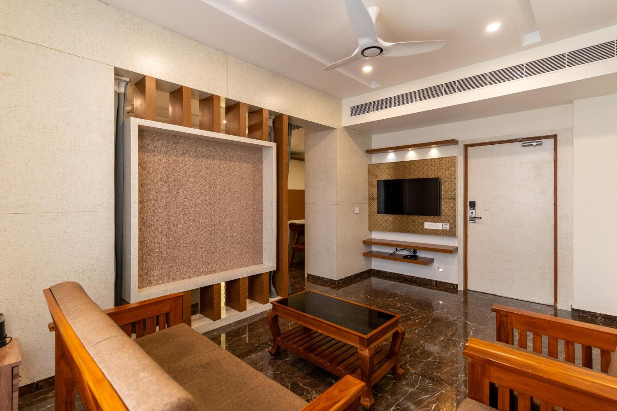 Sree Bharat Residency Hotel Alāndurai Exterior photo