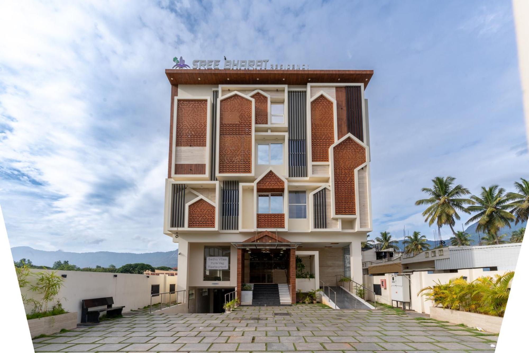 Sree Bharat Residency Hotel Alāndurai Exterior photo