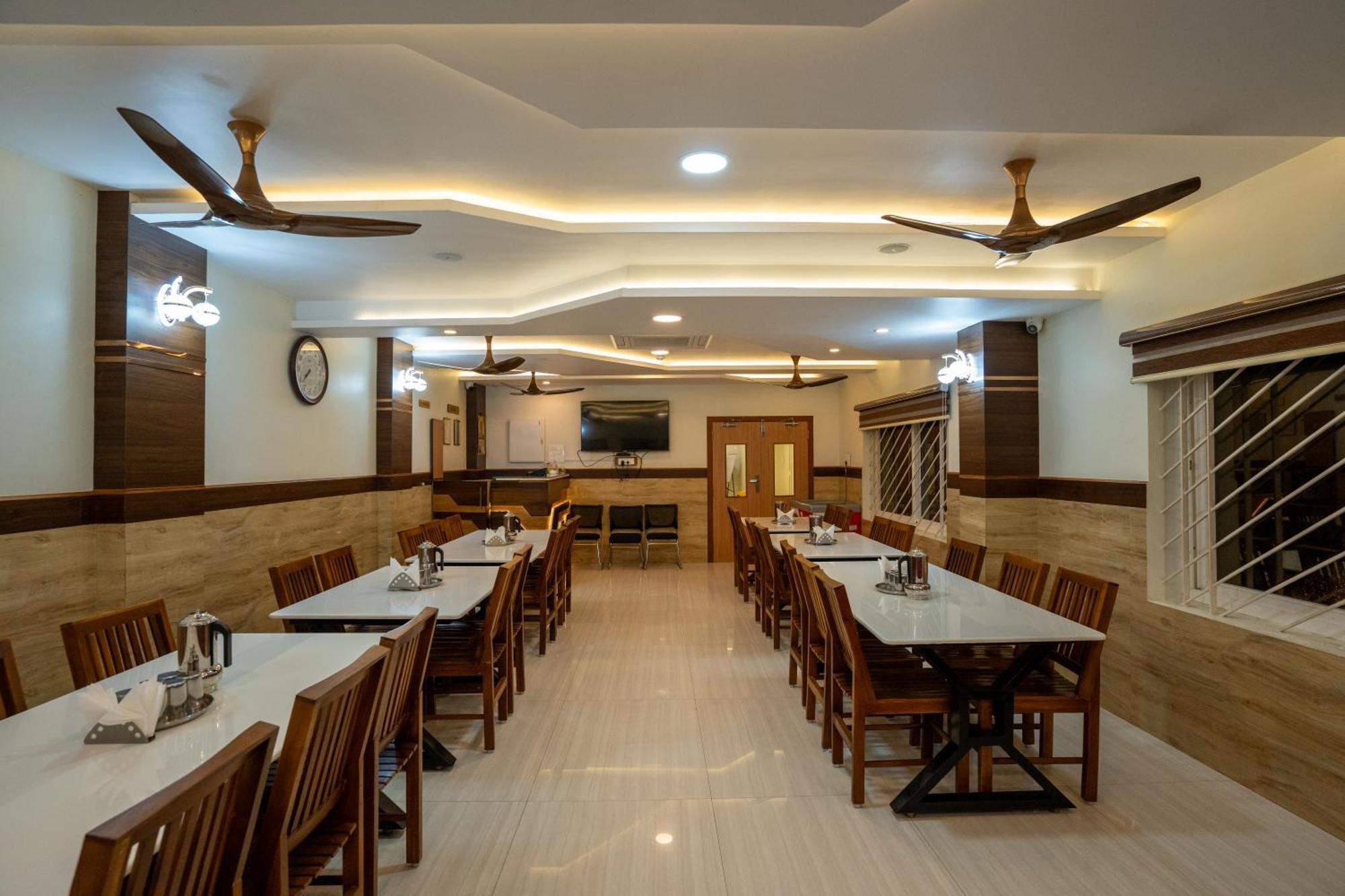 Sree Bharat Residency Hotel Alāndurai Exterior photo