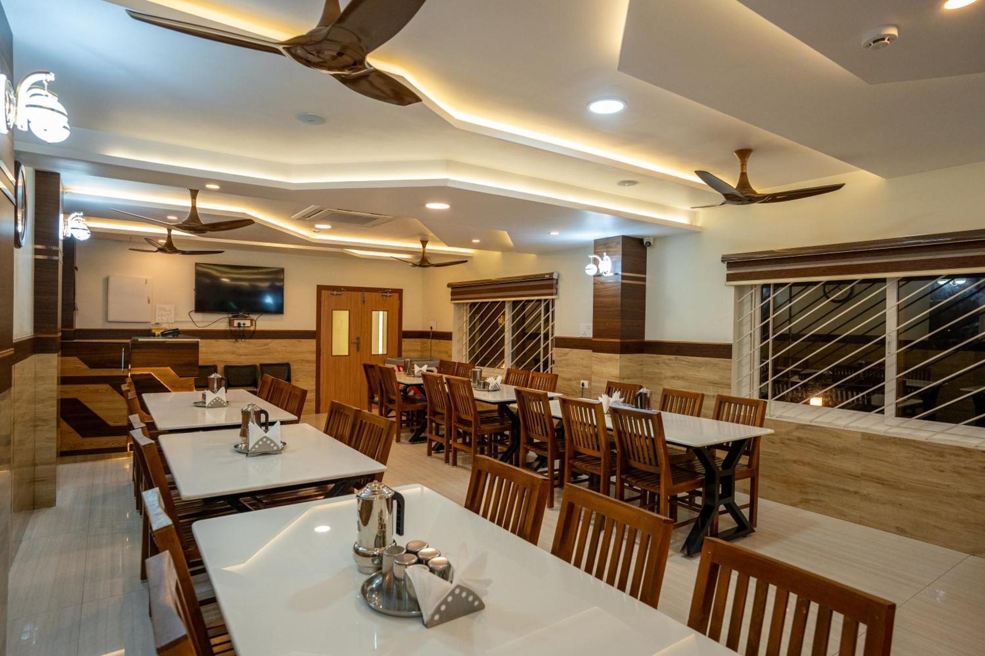 Sree Bharat Residency Hotel Alāndurai Exterior photo